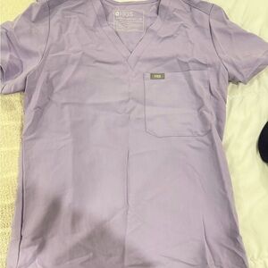 FIGS Catarina One Pocket Top - Lilac XS